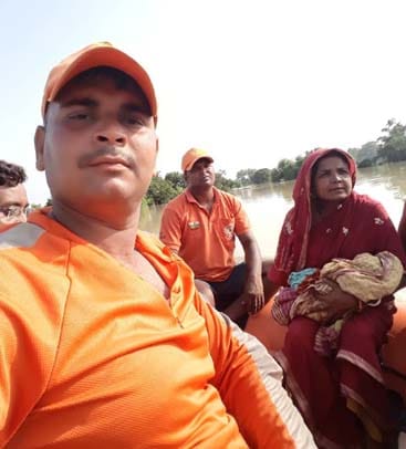 "देवदूत" बने NDRF के जाबांज, गर्भवती महिला को बचाया "देवदूत" बने NDRF के जाबांज, गर्भवती महिला को बचाया
