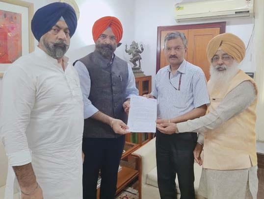 पाक में सिख लड़की का धर्म परिवर्तन पर भड़के सिख 1 पाक में सिख लड़की का धर्म परिवर्तन पर भड़के सिख