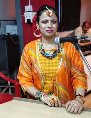 "क्यों देखती है मेरी नजर तुम को बार-बार... "क्यों देखती है मेरी नजर तुम को बार-बार...