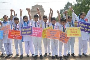 5500 विद्यार्थियों ने बनाया नानक पंथ मानव श्रृंखला