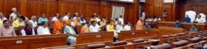 CM योगी ने खींची लकीर, 36 घंटे विधानसभा सत्र चलाने का बनाया रिकार्ड