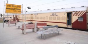 भारतीय रेल ने पांच राज्यों में 960 कोविड केयर कोच तैनात किए