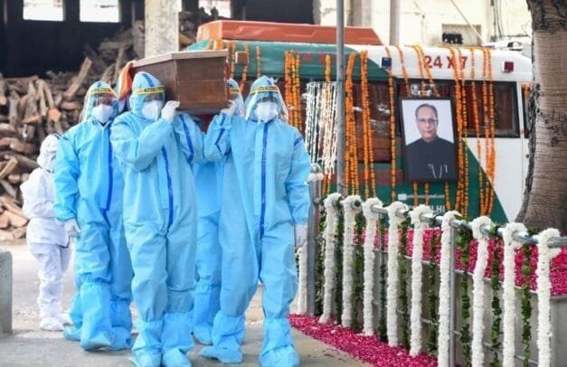 पंचतत्व में विलीन हुए भारत रत्न पूर्व राष्ट्रपति प्रणब मुखर्जी