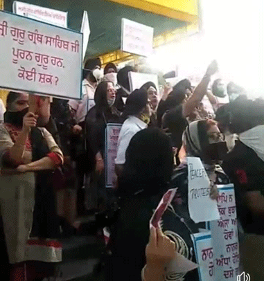 गुरुद्वारा बंगला साहिब में दशम ग्रंथ की कथा को लेकर दिल्ली में भिड़े सिख