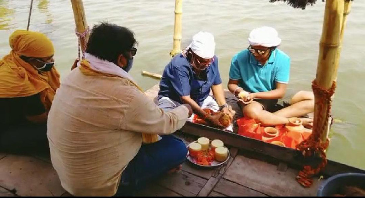 ग्लोबल ग्रीन्स के अध्यक्ष मनोज श्रीवास्तव की अस्थियां पवित्र संगम में विसर्जित
