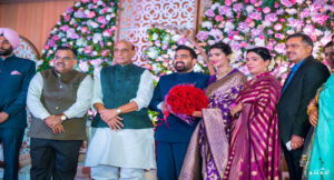 प्रधानमंत्री मोदी तरूण चुघ के बेटे की शादी में पहुंचे, दिया वर-वधू को आशीर्वाद