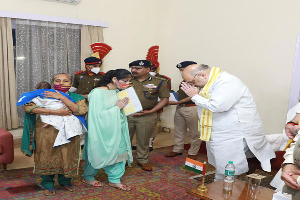 HM अमित शाह की बडी पहल, J&K में शहीद हुए 4 सुरक्षाकर्मियों के परिजनों को दी नौकरी