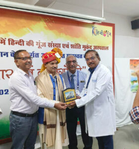 कवियों ने हिंदी की बिंदी को घर घर पहुंचाने का लिया संकल्प