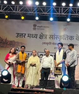 अस्सी घाट पर गंगा संस्कृति यात्रा में कलाकारों ने दर्शकों का दिल जीता