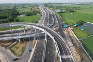 Dwarka expressway : द्वारका एक्सप्रेसवे पर फर्राटे भरेंगे वाहन, प्रधानमंत्री मोदी कल करेंगे उद्घाटन