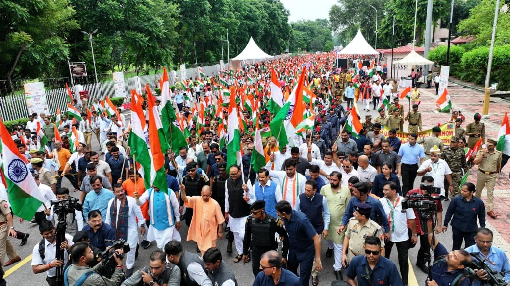 Har ghar tiranga: भारत मां और वीर सैनिकों के प्रति कृतज्ञता का प्रतीक - मुख्यमंत्री योगी आदित्यनाथ 2 Lucknow har ghar tiranga cm yogi adityanath tiranga yatra