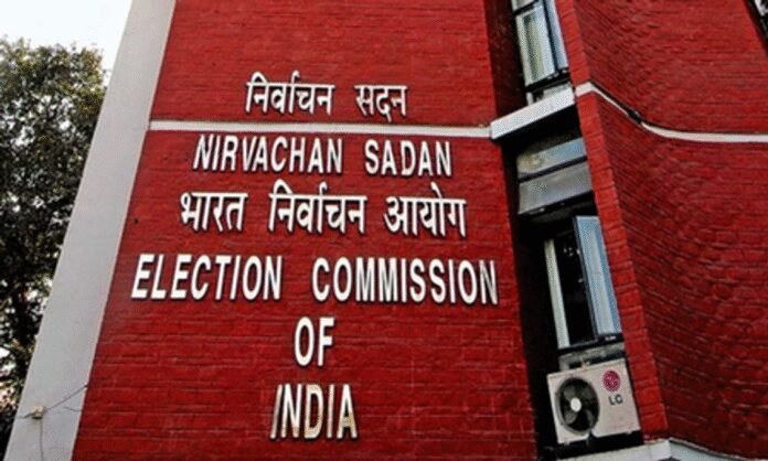 UP News: अखिलेश के आरोप पर जिलाधिकारियों का जवाब, वोटर डेटा शेयर किया