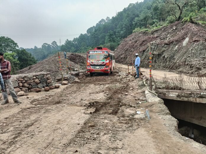 बीआरओ ने जम्मू-कश्मीर के कठुआ में महत्वपूर्ण कनेक्टिविटी अक्ष को बहाल किया