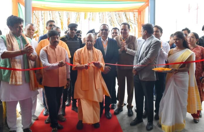 Gorakhpur: गीडा समारोह में CM योगी बोले- 'सुरक्षा के माहौल से आता है निवेश, गुंडा टैक्स सपा सरकार का संस्कार था'