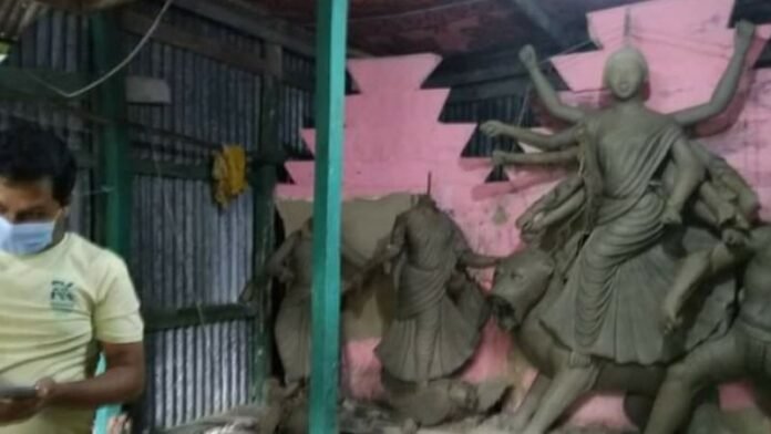 बांग्लादेश: दुर्गा पूजा से पहले एक और हिंदू मंदिर को तोड़ा गया