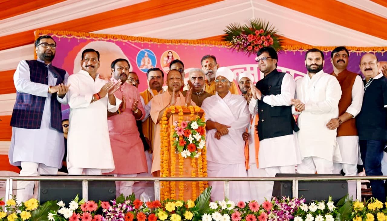 लखीमपुर खीरी स्थित कबीरधाम आश्रम में cm योगी का ऐलान, मुस्तफाबाद का नाम होगा ‘कबीरधाम’ 1 लखीमपुर खीरी स्थित कबीरधाम आश्रम में cm योगी का ऐलान, मुस्तफाबाद का नाम होगा ‘कबीरधाम’