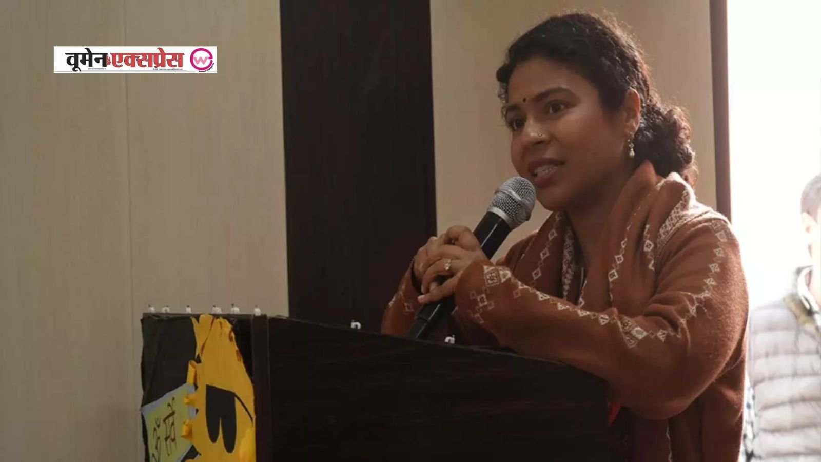 डीएम दुर्गा शक्ति नागपाल की पाठशाला: खीरी की 9 हजार बेटियों को मिली विद्यादायिनी पोटली, घर पर बनेगी पाठशाला