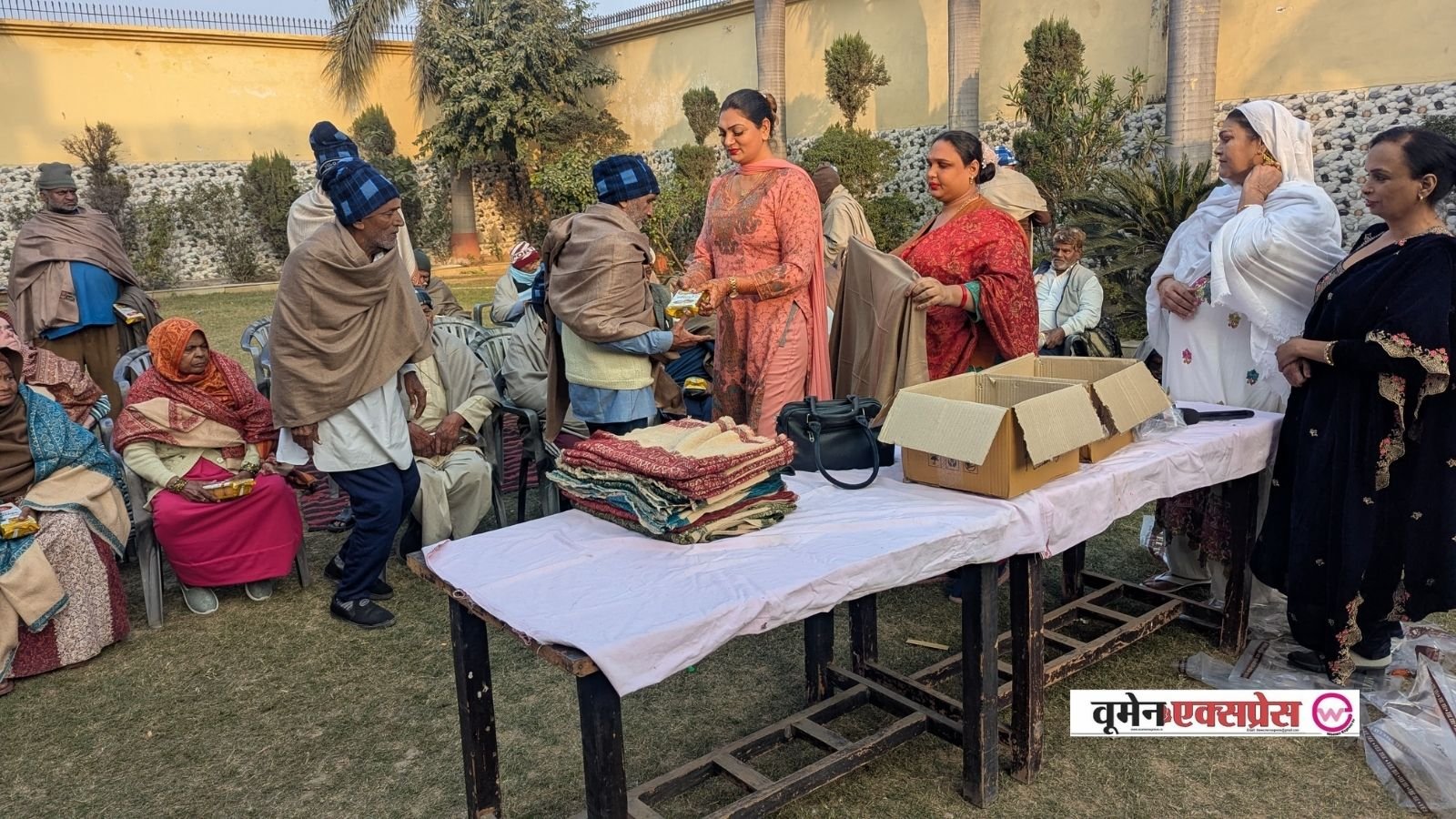 मकर संक्रांति पर किन्नर समाज ने हापुड़ के वृद्ध आश्रम में मनाया त्योहार, बुजुर्गों को दिए कंबल-बिस्कुट