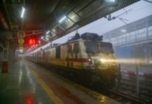 Indian Railway की बड़ी घोषणा: गुजरात और बिहार में 648 करोड़ रुपए के प्रोजेक्ट्स को दी मंजूरी Indian Railway की बड़ी घोषणा: गुजरात और बिहार में 648 करोड़ रुपए के प्रोजेक्ट्स को दी मंजूरी