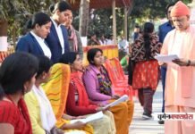 बेफिक्र होकर इलाज कराएं, सरकार देगी पूरी मदद: सीएम योगी का जनता दर्शन में बड़ा आश्वासन बेफिक्र होकर इलाज कराएं, सरकार देगी पूरी मदद: सीएम योगी का जनता दर्शन में बड़ा आश्वासन