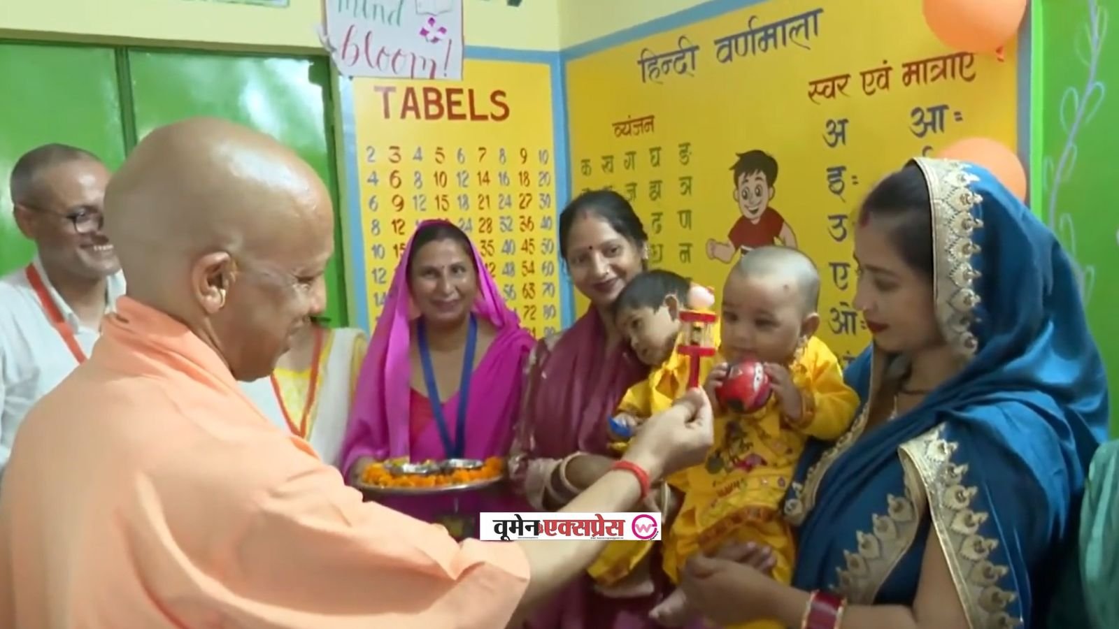 बच्चों के बीच पहुंचे सीएम योगी आदित्यनाथ, अपने हाथों से परोसा मिड-डे मील; नौनिहालों को किट देकर कराया अन्नप्राशन