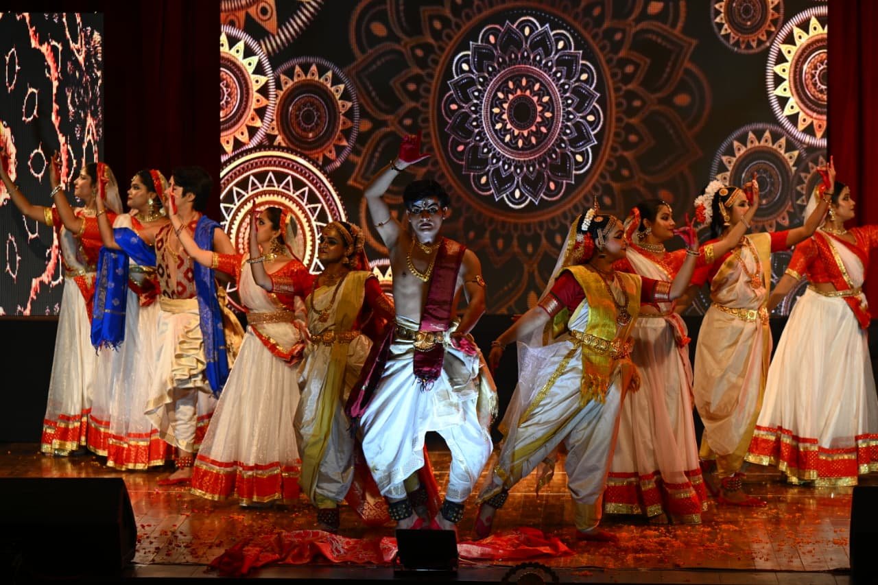 जवानों के सम्मान में गूंजा 'राष्ट्रराग', कोबरा ऑडिटोरियम में रियलिटी शो फेम मौलिश्री गर्ग ने गीतों से बांधा समां