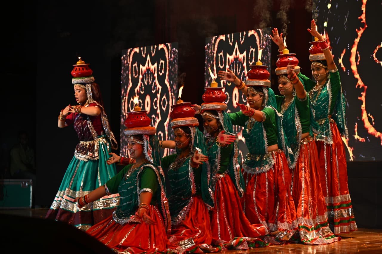 जवानों के सम्मान में गूंजा 'राष्ट्रराग', कोबरा ऑडिटोरियम में रियलिटी शो फेम मौलिश्री गर्ग ने गीतों से बांधा समां