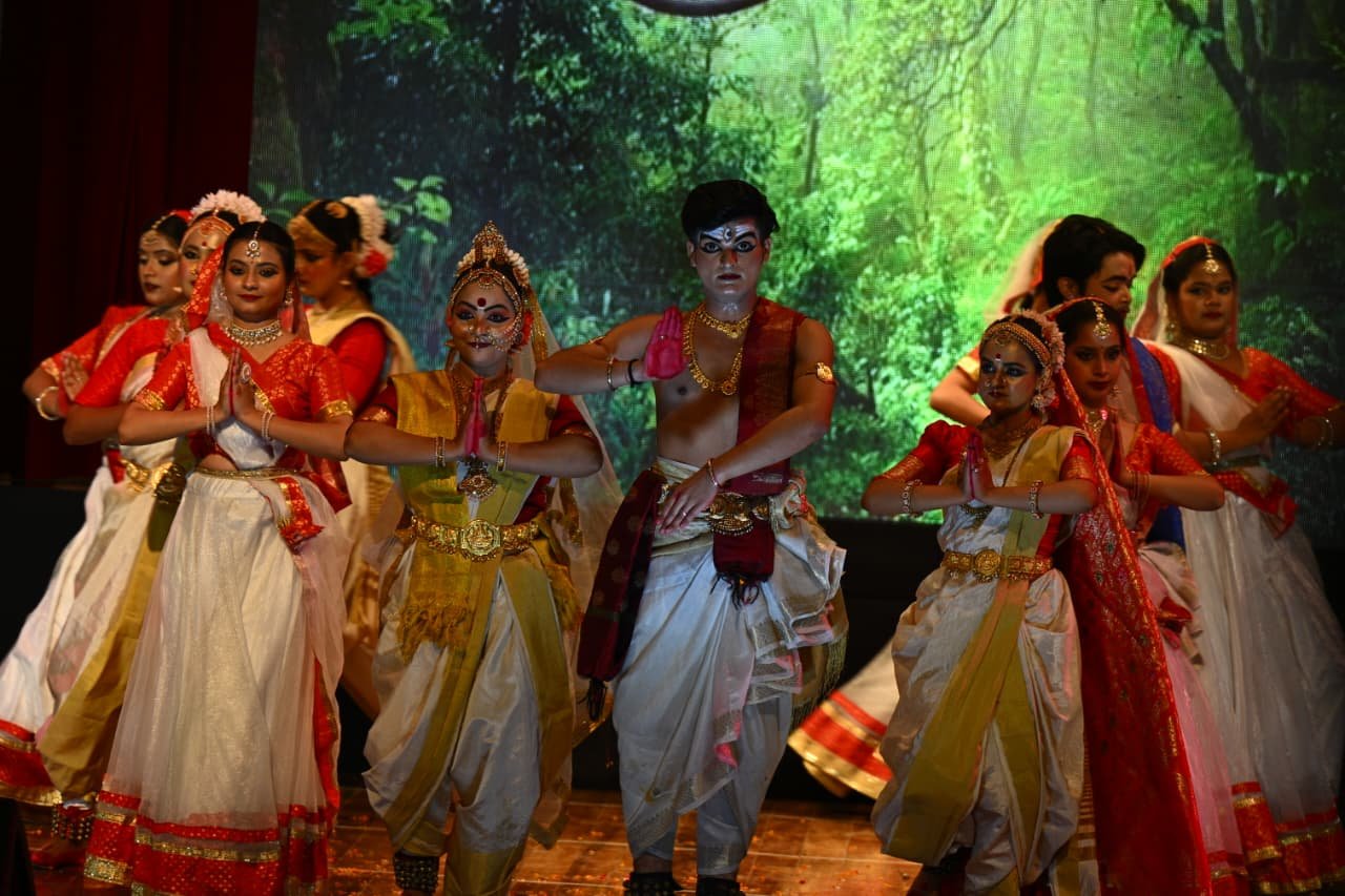 जवानों के सम्मान में गूंजा 'राष्ट्रराग', कोबरा ऑडिटोरियम में रियलिटी शो फेम मौलिश्री गर्ग ने गीतों से बांधा समां